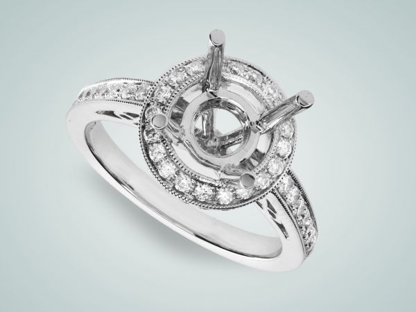 18kt White Gold Round Halo Diamond Engagement Ring