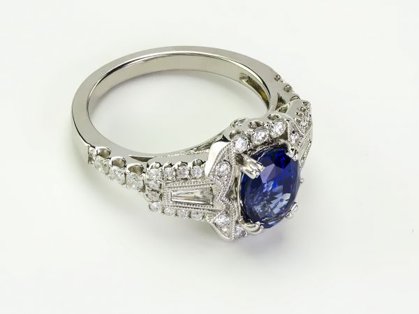18kt White Gold Vintage Blue Sapphire Ring